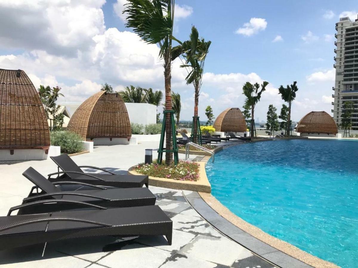 Almas Suites Puteri Harbour Nusajaya  Εξωτερικό φωτογραφία