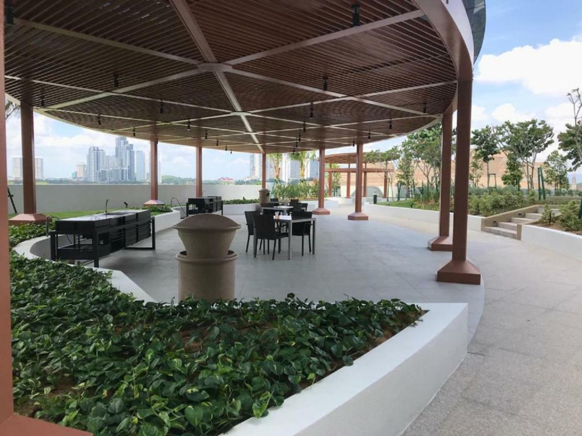 Almas Suites Puteri Harbour Nusajaya  Εξωτερικό φωτογραφία