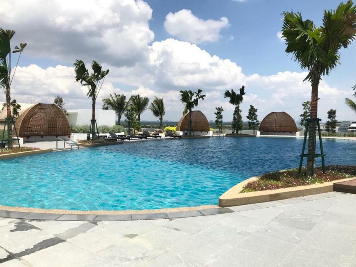 Almas Suites Puteri Harbour Nusajaya  Εξωτερικό φωτογραφία